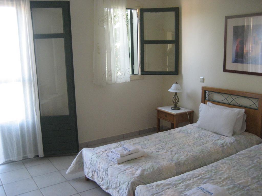 Kyveli Hotel Apartments Vrontados Exterior photo
